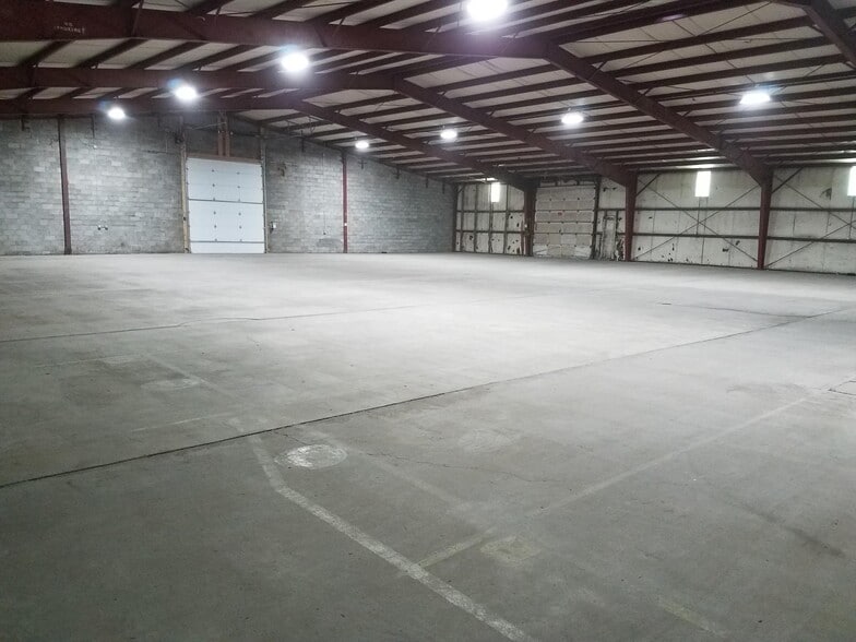 More Photos Of 700 S 16th St, Manhattan Industrial For Lease