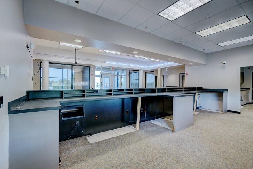 More Photos Of 14900 SE 29th St, Choctaw Bank For Lease