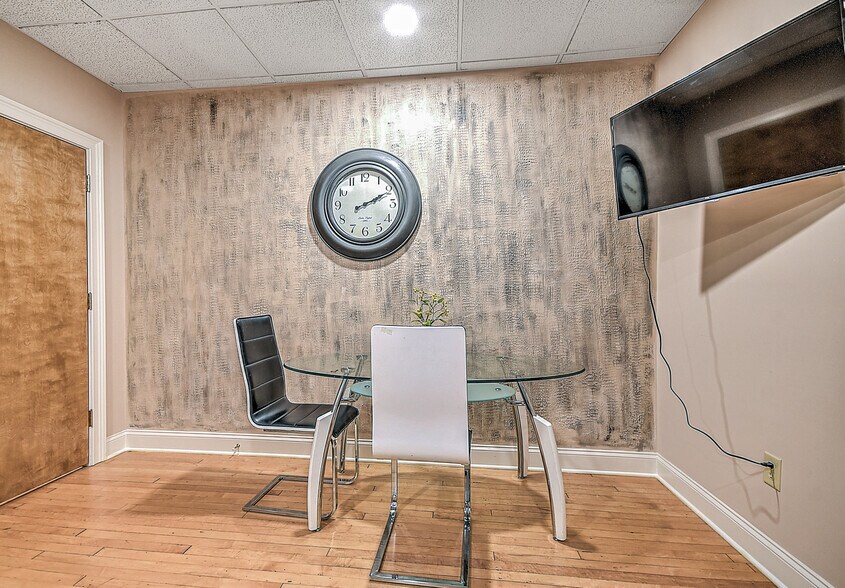 More Photos Of 220 Broad St, Kingsport Flex For Sale