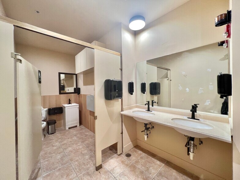 More Photos Of 223 Valencia Ave, Coral Gables Restaurant For Sale