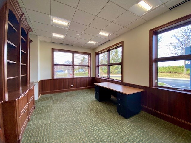 More Photos Of 545 Willowbrook Centre Pky, Willowbrook Warehouse For Lease