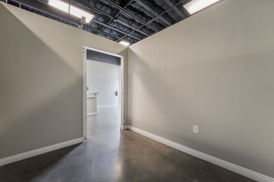 More Photos Of 8665 S Eastern Ave, Las Vegas Office For Lease