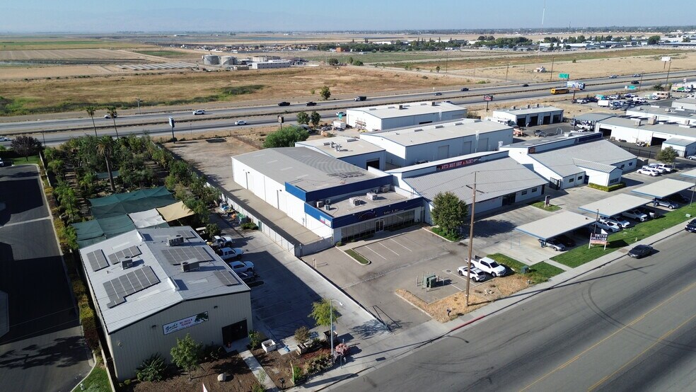 More Photos Of 4303 E Brundage Ln, Bakersfield Warehouse For Sale
