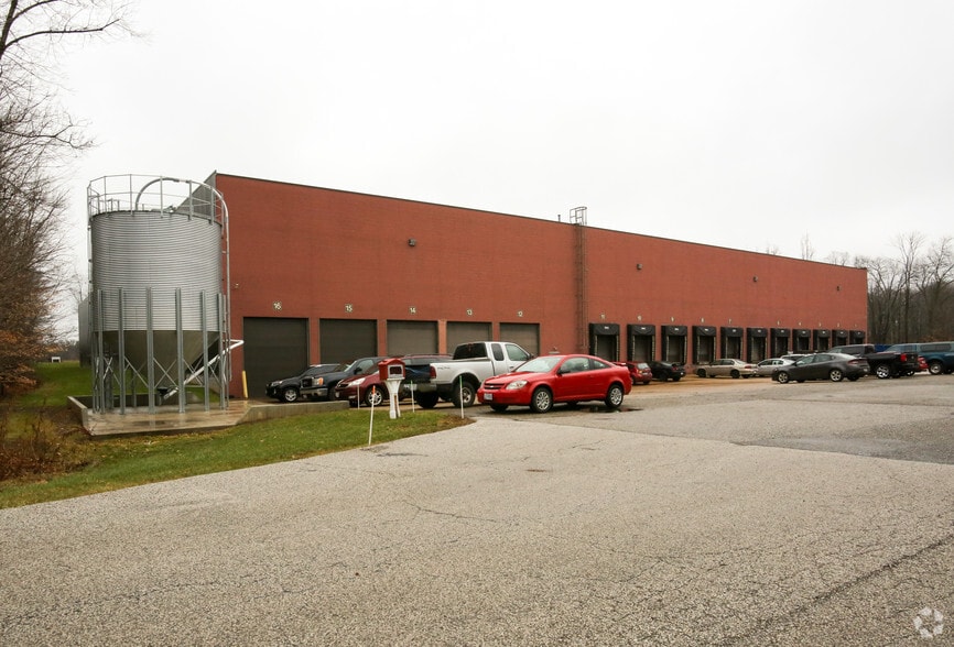 More Photos Of 9450 Rosemont Dr, Streetsboro Warehouse For Sale