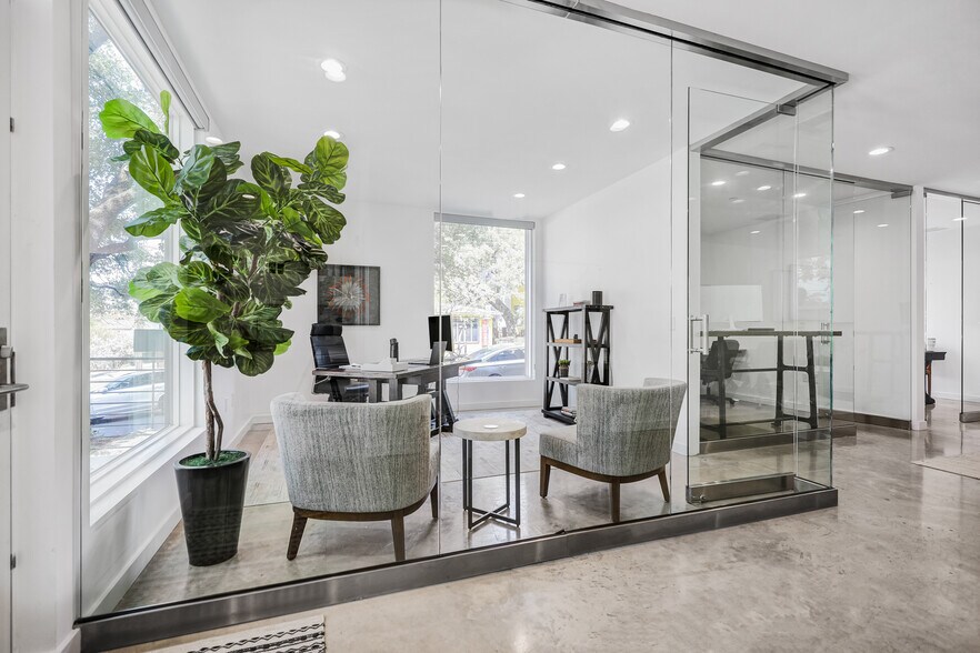 More Photos Of 2208 Lake Austin Blvd, Austin Office Residential For Sale