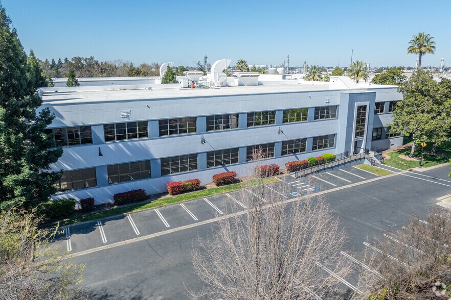 More Photos Of 15 Business Park Way, Sacramento Office For Lease
