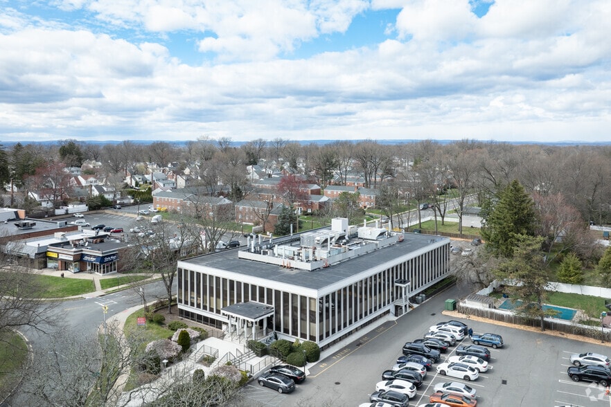 More Photos Of 300 Knickerbocker Rd, Cresskill Medical For Lease