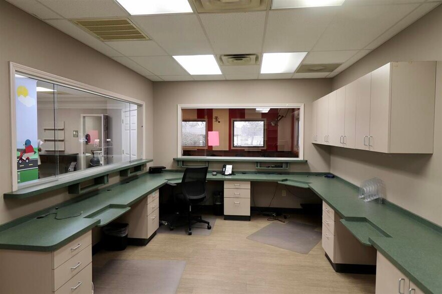 More Photos Of 1203 E College St, Brownsville Medical For Sale