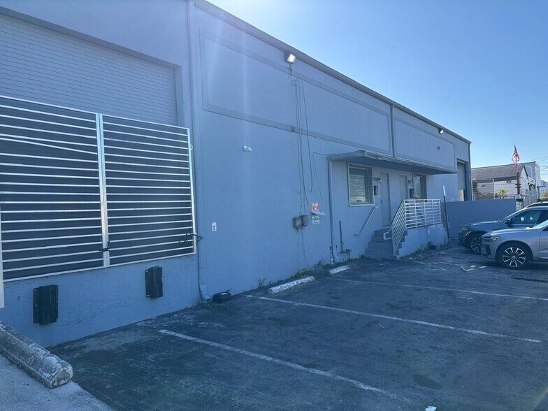 Primary Photo Of 4671-4685 E 11th Ave, Hialeah Warehouse For Lease