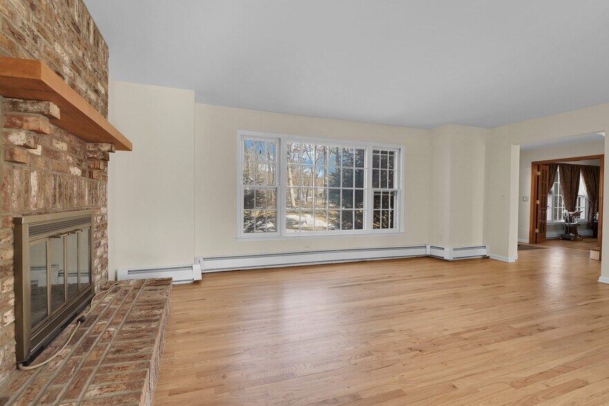 More Photos Of 1 Shadetree Pl, Long Valley Healthcare For Sale
