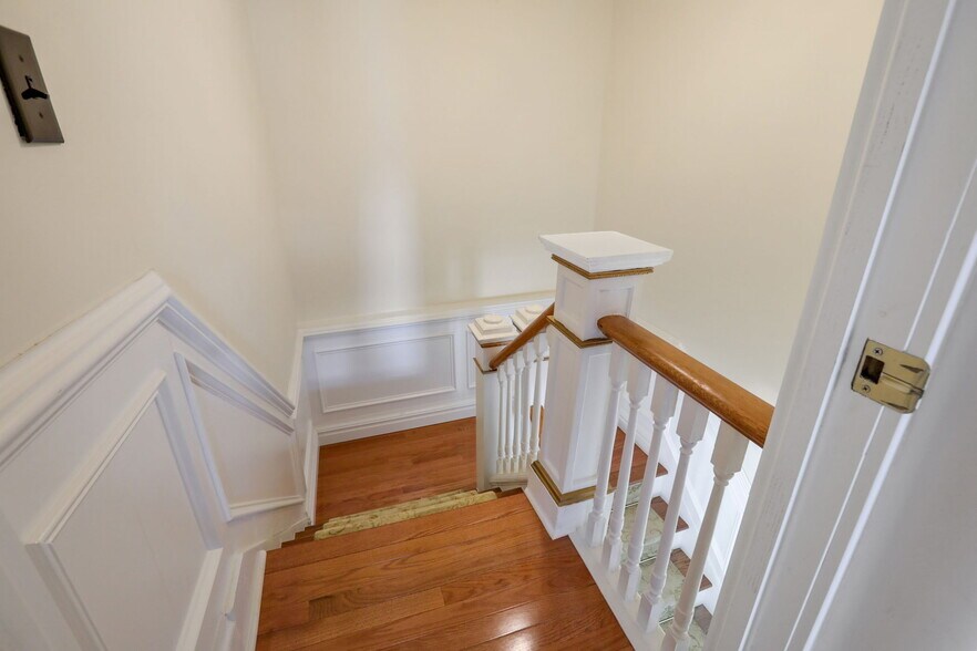 More Photos Of 411 Albany Ave, Kingston Storefront Retail Office For Sale