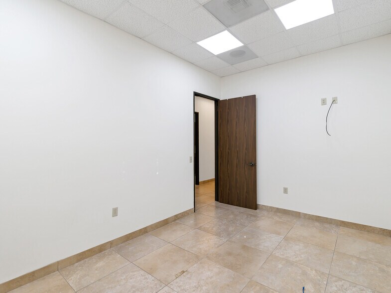 More Photos Of 714 S Peek Rd, Katy Medical For Lease
