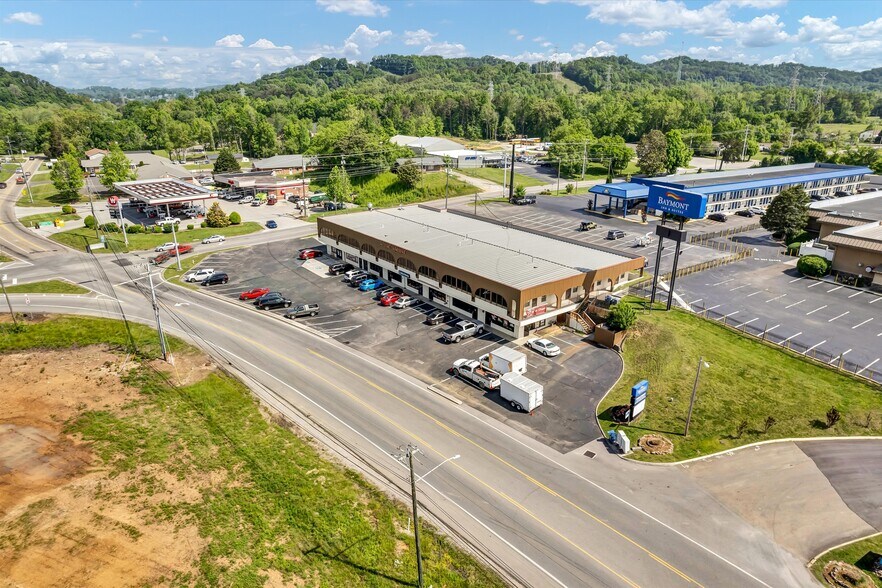 More Photos Of 6714-6716 Central Avenue Pike, Knoxville Office For Lease