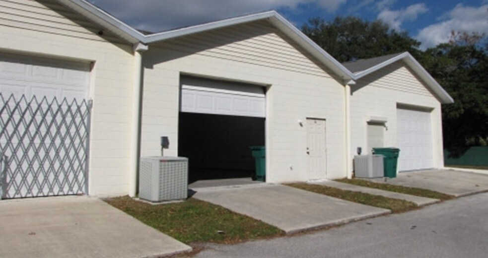 More Photos Of 555 8th St, Daytona Beach Distribution For Sale