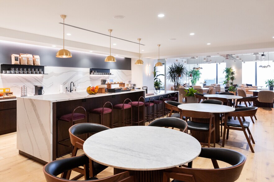 More Photos Of 233 S Wacker Dr, Chicago Coworking Space