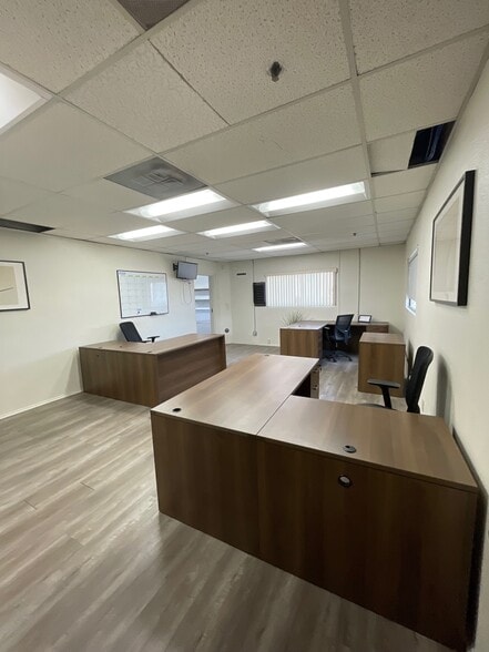More Photos Of 3227 N San Fernando Rd, Los Angeles Industrial For Lease