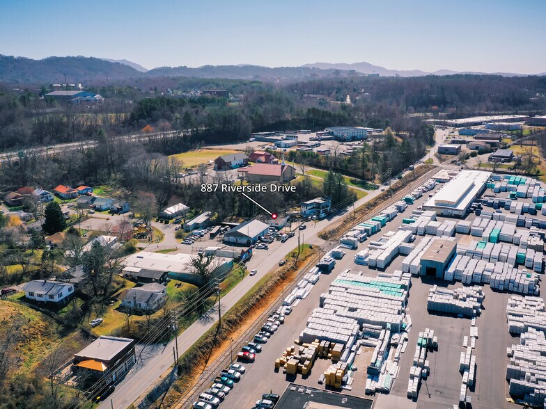 More Photos Of 887 Riverside Dr, Woodfin Auto Repair For Sale