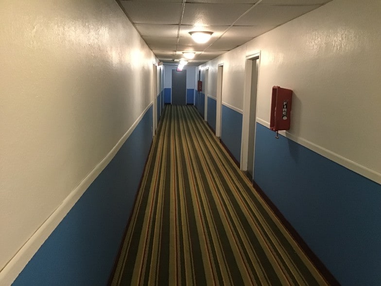 More Photos Of 265 Colonels Dr, Columbus Junction Hotel For Sale