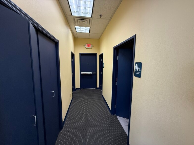 More Photos Of 9275 W Flamingo Rd, Las Vegas Freestanding For Lease