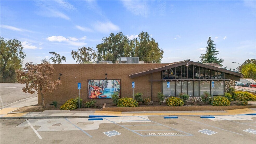 More Photos Of 2673 Mount Vernon Ave, Bakersfield Restaurant For Sale