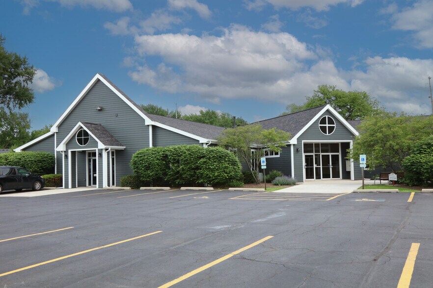 More Photos Of 1605 W Wilson St, Batavia Medical For Lease