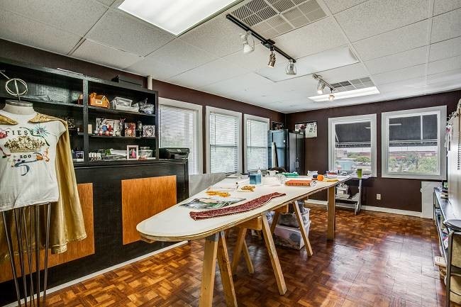 More Photos Of 250 W Olmos Dr, San Antonio Storefront Retail Office For Lease