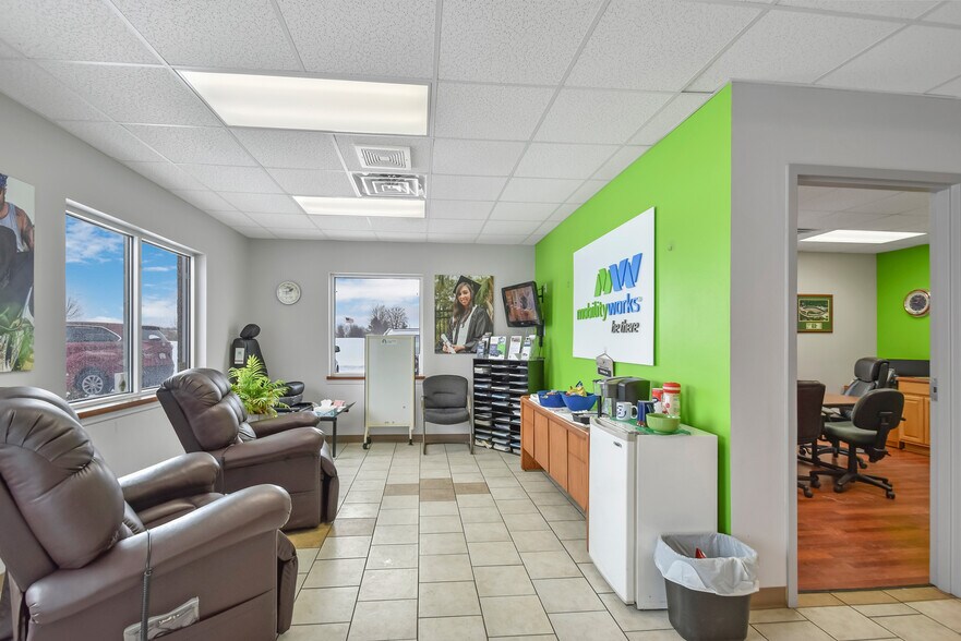 More Photos Of 844 Ontario Rd, Green Bay Showroom For Sale