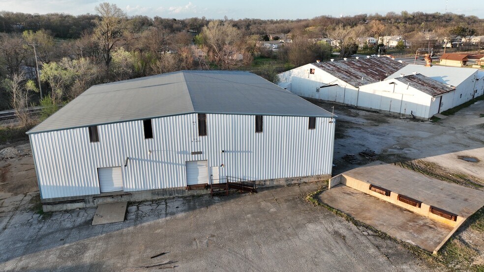 More Photos Of 519 W Dewey Ave, Sapulpa Manufacturing For Lease
