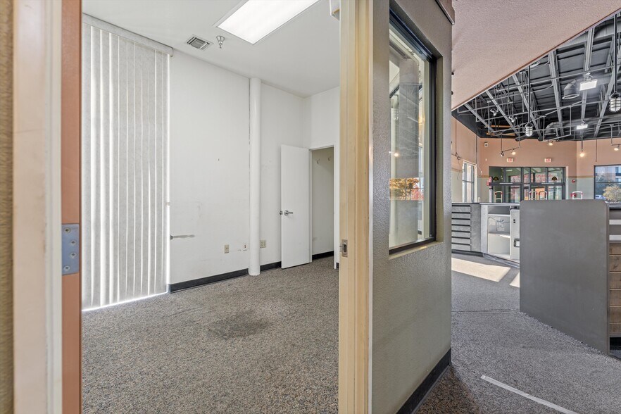 More Photos Of 1759 W Avenue J12, Lancaster Freestanding For Lease