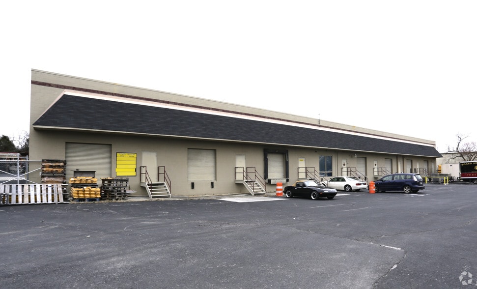 More Photos Of 10615-10617 Lexington Dr, Knoxville Warehouse For Lease