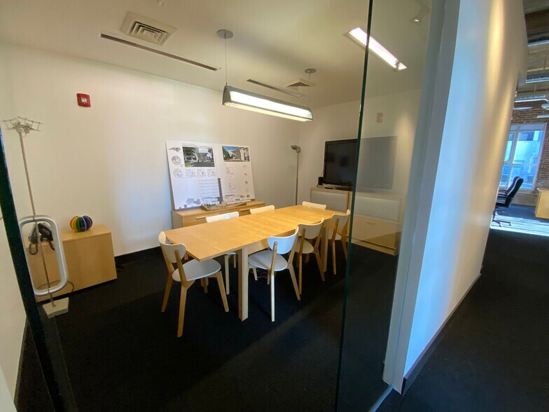 More Photos Of 1307 W Morehead St, Charlotte Office For Sale