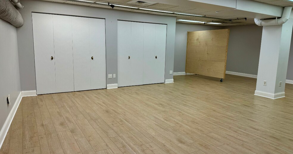 More Photos Of 4180 W Broadway Ave, Robbinsdale Storefront Retail Office For Lease