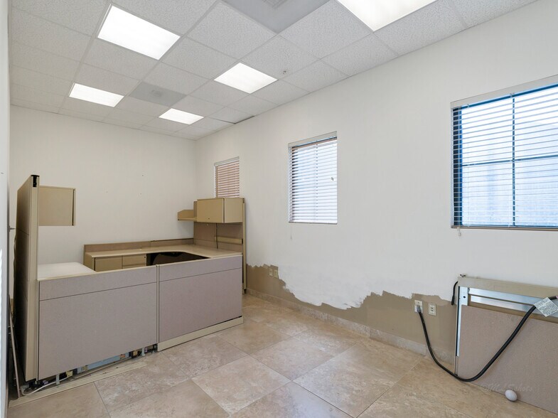 More Photos Of 714 S Peek Rd, Katy Medical For Lease