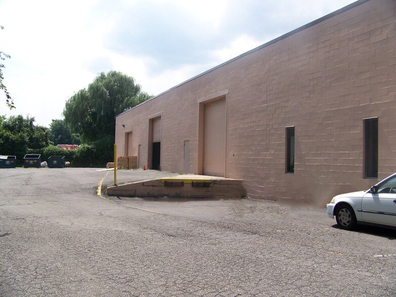 More Photos Of 100 Stonehurst Ct, Northvale Warehouse For Lease