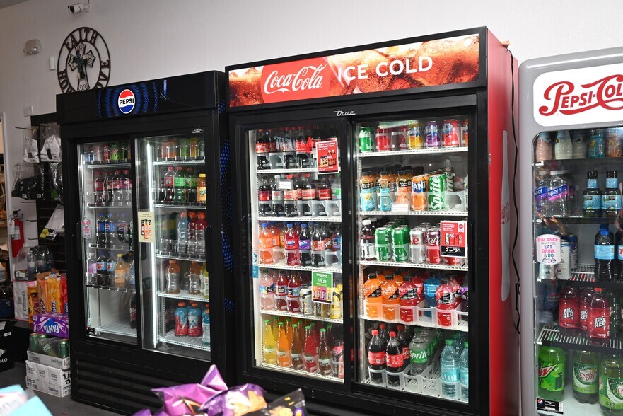 More Photos Of 1722 Cimarron Trl, Wichita Falls Specialty For Sale