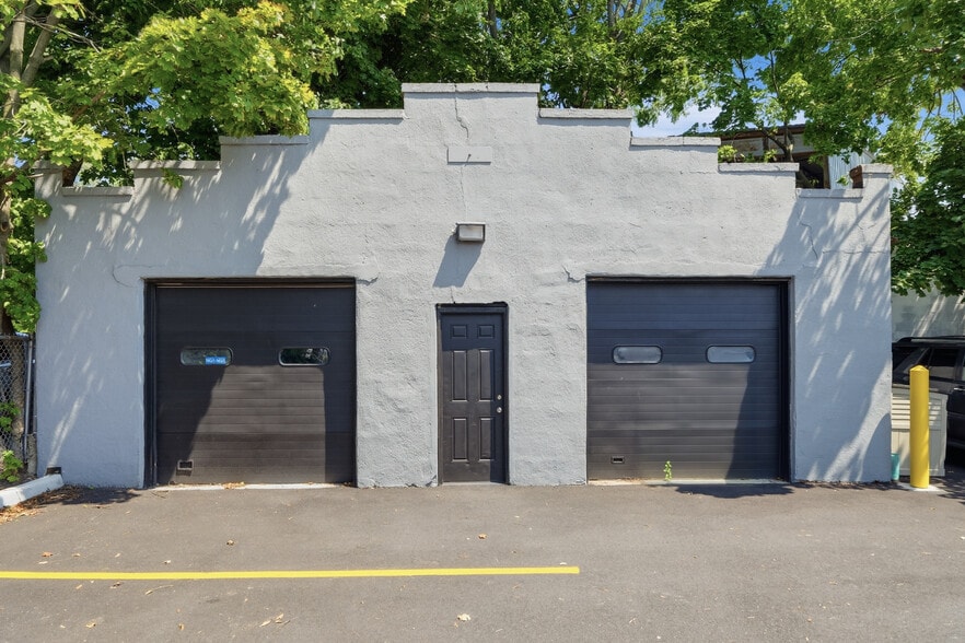 More Photos Of 272 Broadway, Bethpage General Retail For Sale