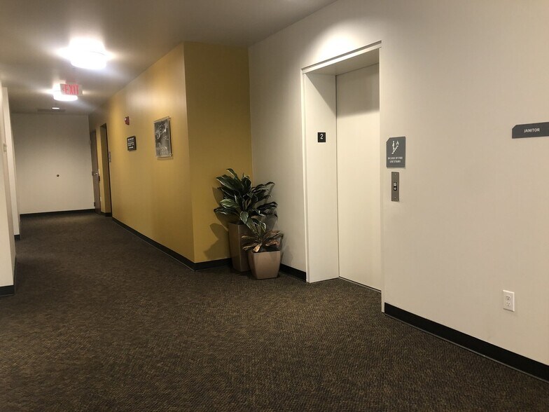 More Photos Of 2637 S 158th Plz, Omaha Office For Lease