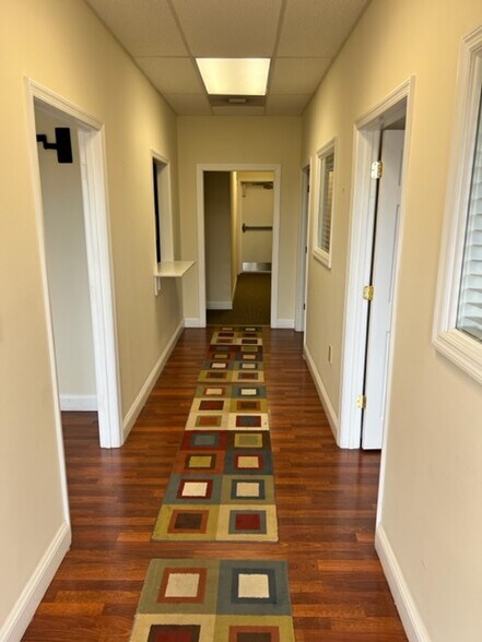 More Photos Of 161 Prosperity Dr, Winchester Showroom For Lease