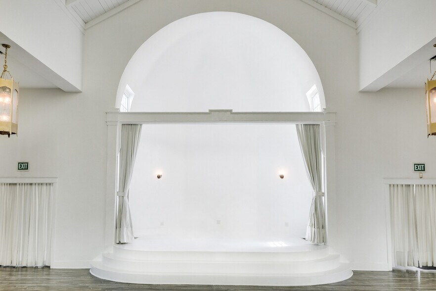 More Photos Of 4908 York Blvd, Los Angeles Lodge Meeting Hall For Lease