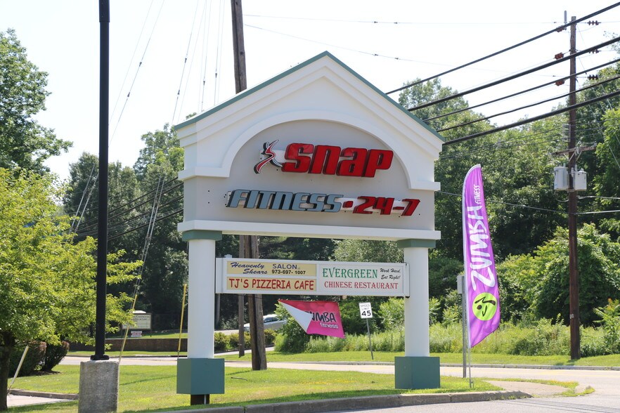 More Photos Of 5716 Berkshire Valley Rd, Oak Ridge General Retail For Lease