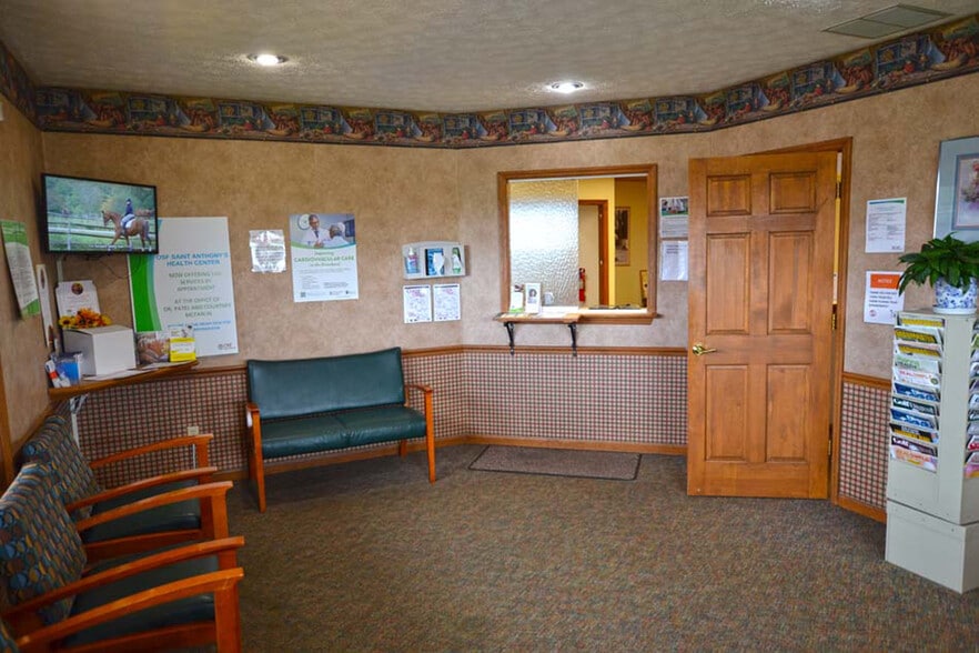 More Photos Of 404 W Bethalto Dr, Bethalto Medical For Sale