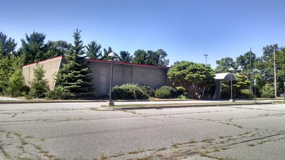 More Photos Of 375 Gin Chan Ave, Muskegon Restaurant For Sale