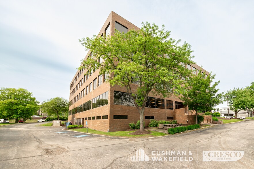 More Photos Of 6155 Rockside Rd, Independence Unknown For Sale