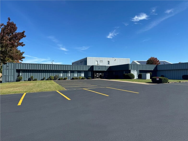 Primary Photo Of 217 W 11th St, Erie Flex For Sale