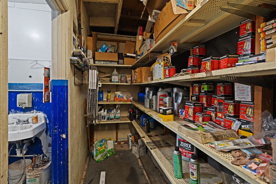 More Photos Of 18781 N Highway 1, Fort Bragg Flex For Sale