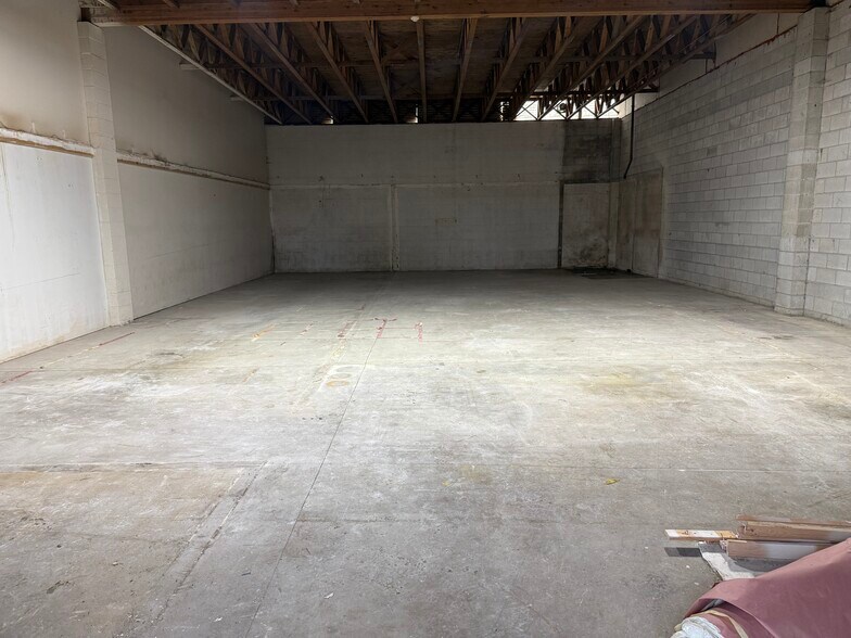 More Photos Of 212 N Gales St, Port Angeles Warehouse For Lease