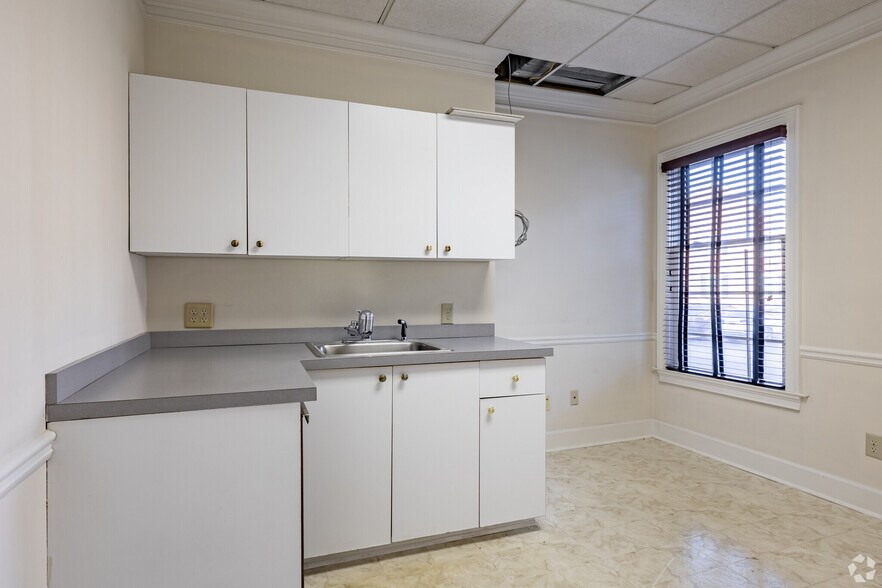 More Photos Of 600 Village Trace NE, Marietta Loft Creative Space For Lease