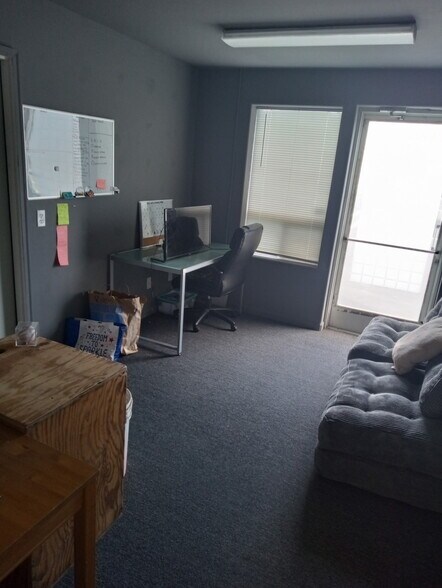 More Photos Of 1725 Kingwood St, Florence Warehouse For Lease