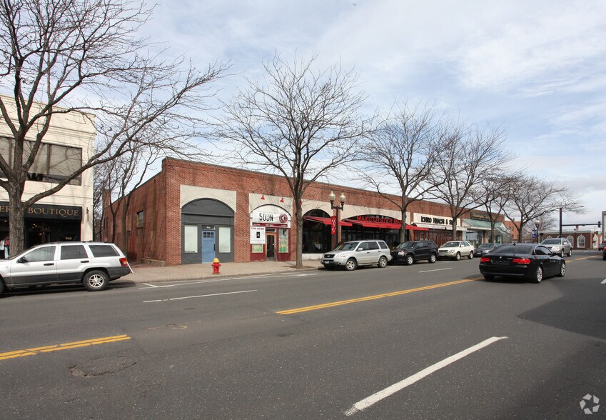 More Photos Of 962-966 Farmington Ave, West Hartford Freestanding For Sale