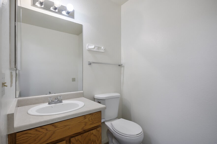 More Photos Of 2220 Nevada West Blvd, Pahrump General Retail For Sale